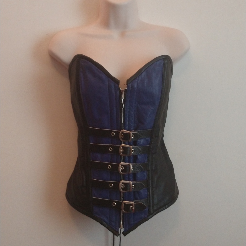 Corset - Picture 5 of 8